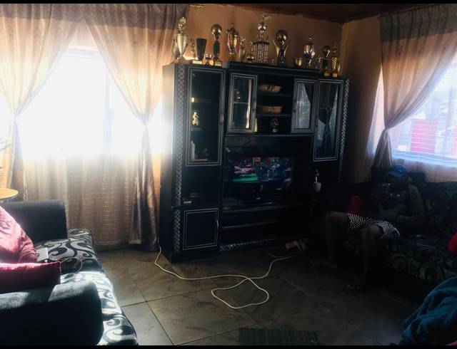 3 BEDROOM FREEHOLD FOR SALE IN MANDELA PARK